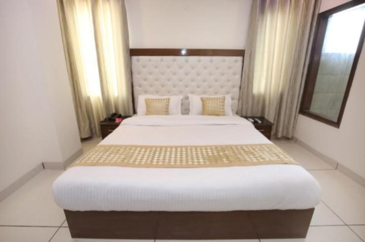 Hotel Silver Palm Zirakpur Luaran gambar